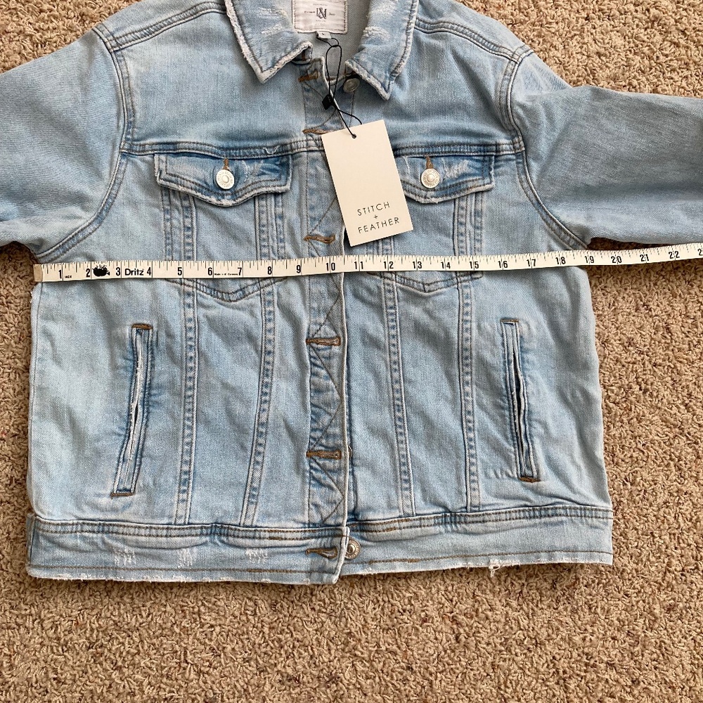 Stitch + Feather Distressed women’s denim jacket. Size L - Picture 4 of 7